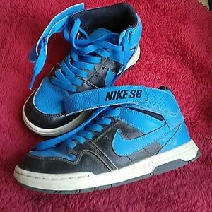 Nike sb high top tennis shoes (size 1.5Y)